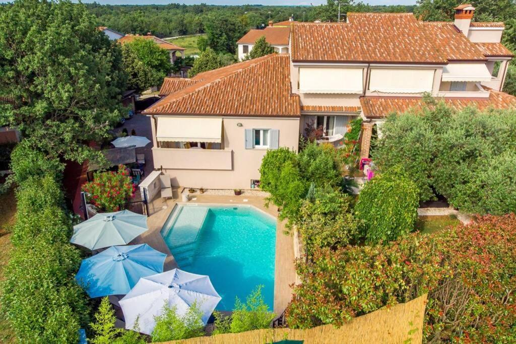 Villa Lidija โปเรช ภายนอก รูปภาพ